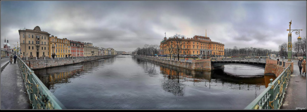 Взгляд с Пантелеймоновского моста