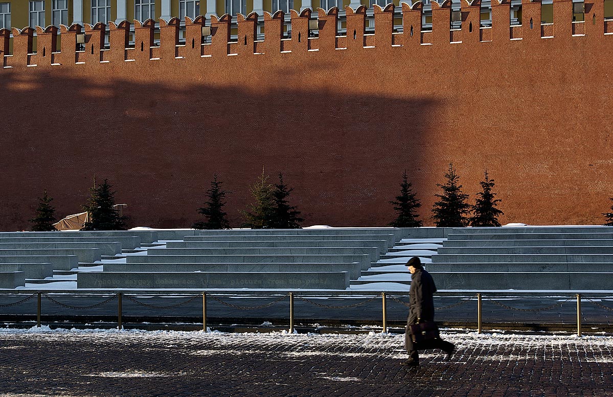 ...в кремль, на работу...