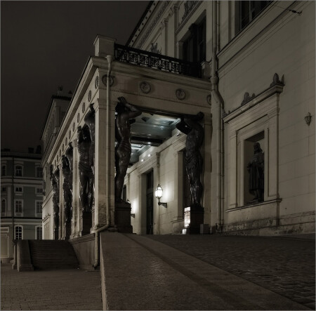 Ночная, полуцветная, эрмитажная...