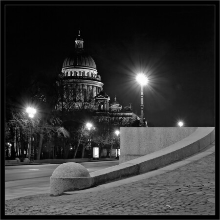 Петербургская, ночная, квадратная...