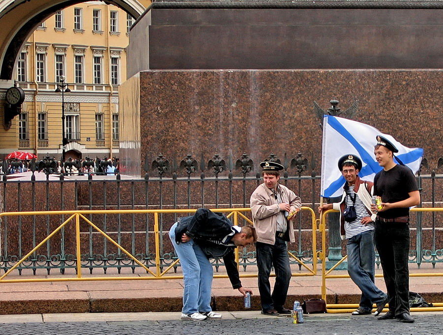 К стурму Шмольного г-г-готов...