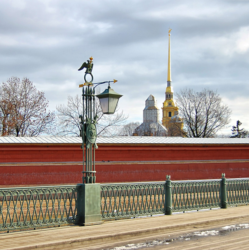 Фонари и шпили.