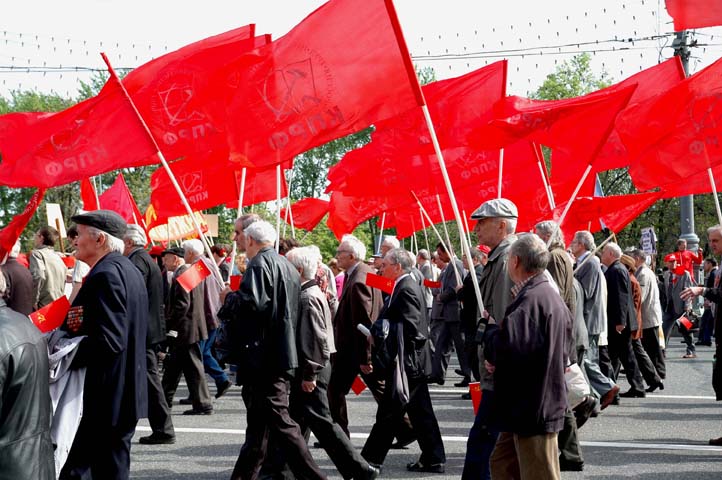 И реют флаги над полками... Сегодня битва с ворогАми.