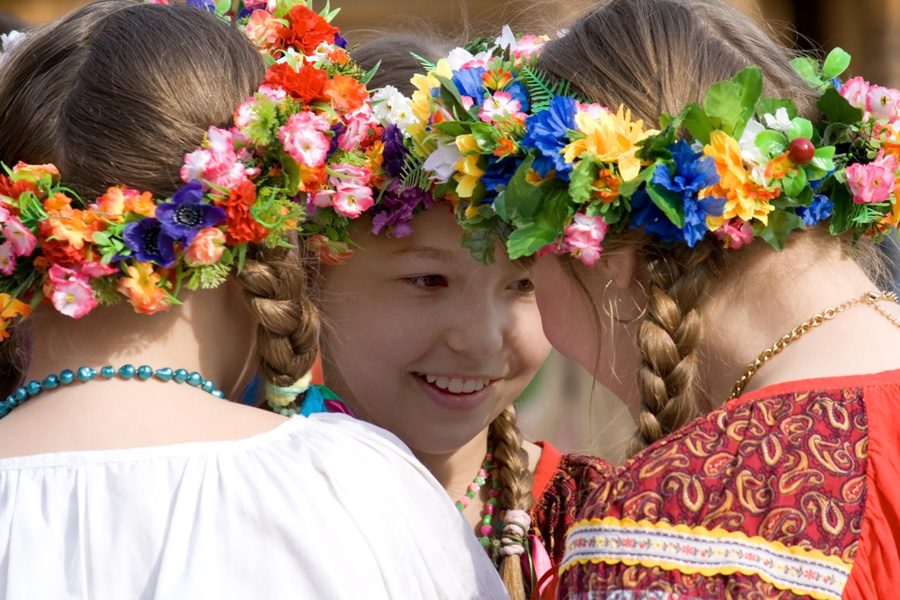 Есть девушки в русских селеньях...