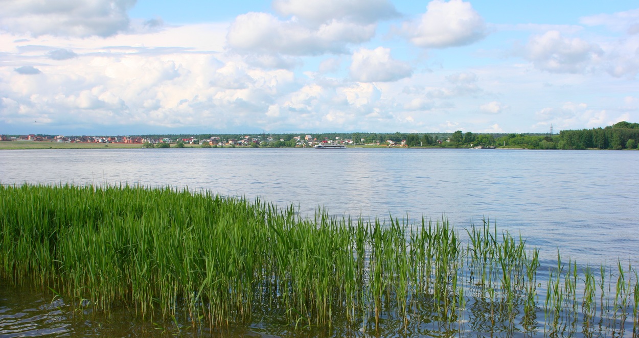 солнечный день на яузском водохранилище