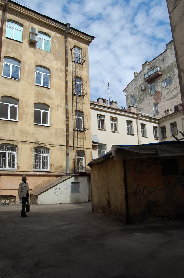 Арбатский дворик в Питере