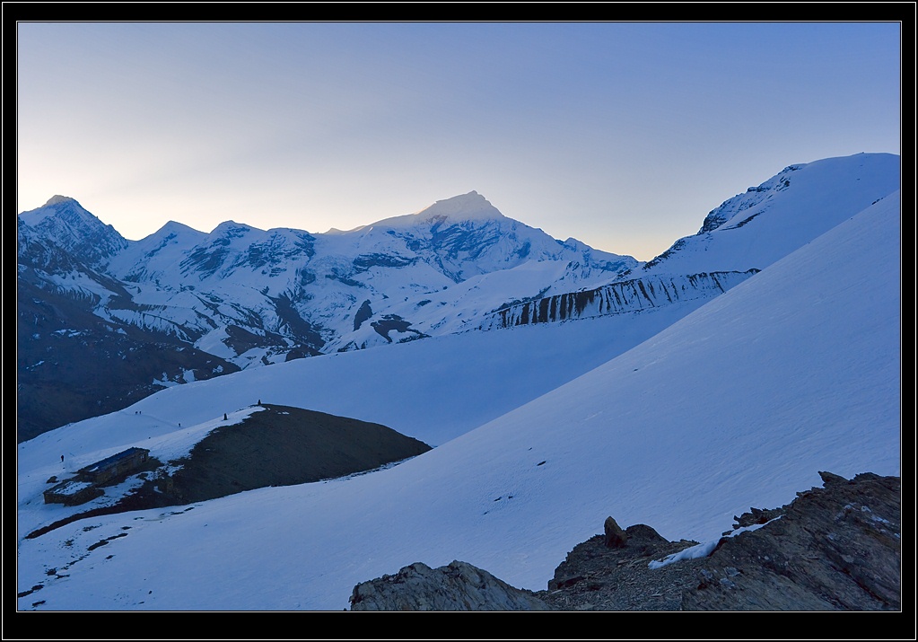 Long way to Thorong La