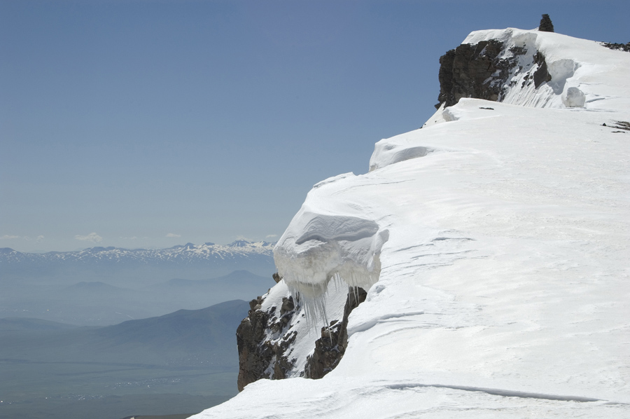 Aragats - Tne South Summit