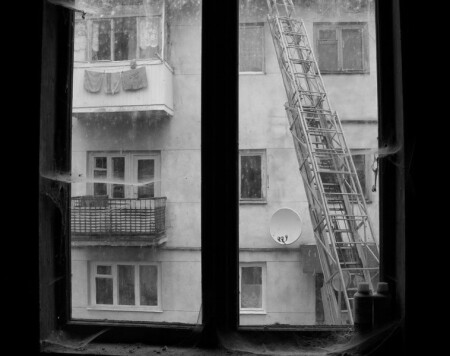 А по ту сторону жизнь...