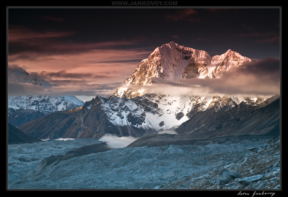 Из серии ТАКОЙ ЗАГАДОЧНЫЙ НЕПАЛ I (Changri 6027 m)