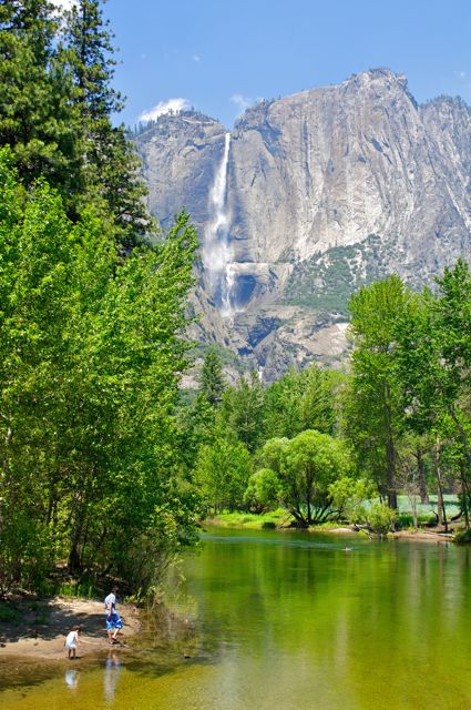 Yosimity Park. Waterfall.