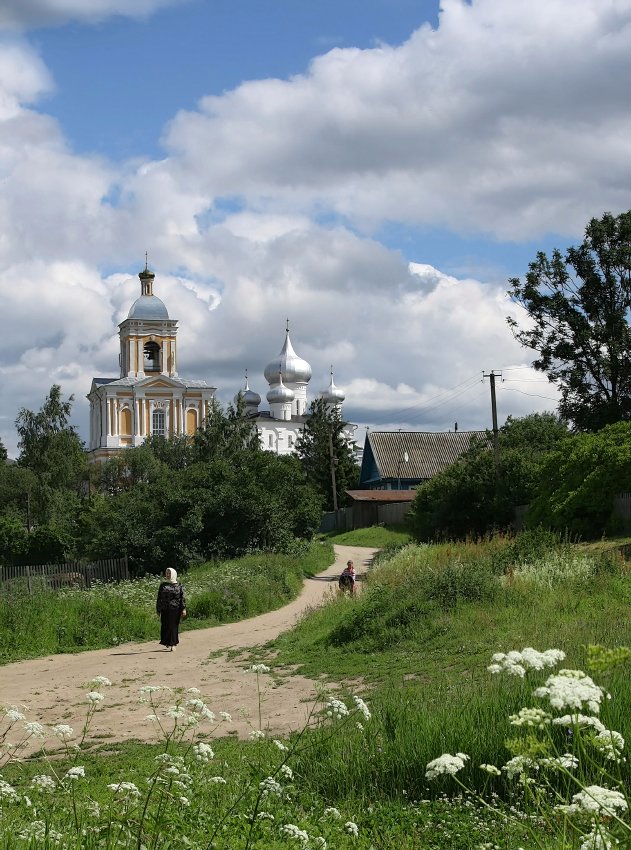 Воскресный день в деревне Хутынь