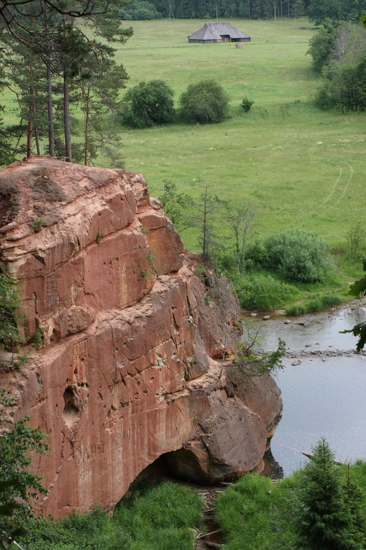 Утёс на берегу Аматы