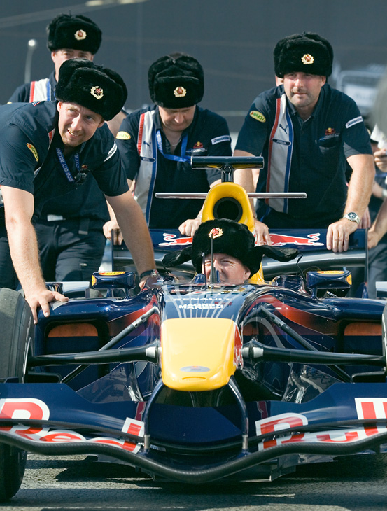 Команда Red Bull Racing на улицах Москвы