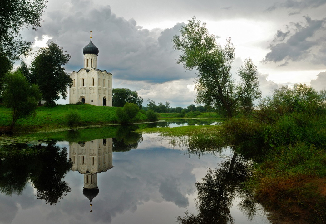 В отражении...