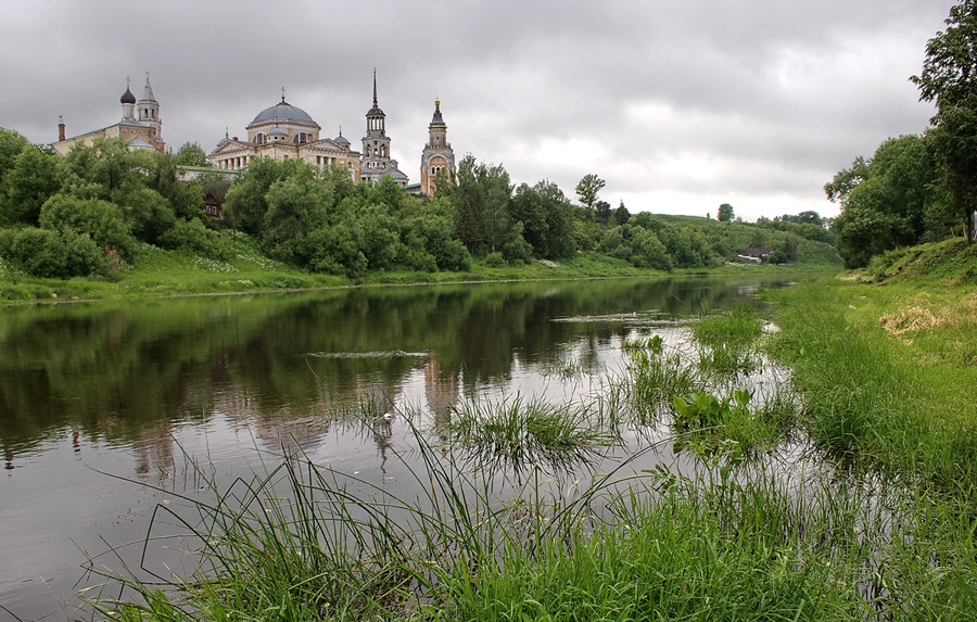 Городок Торжок на реке Тверца