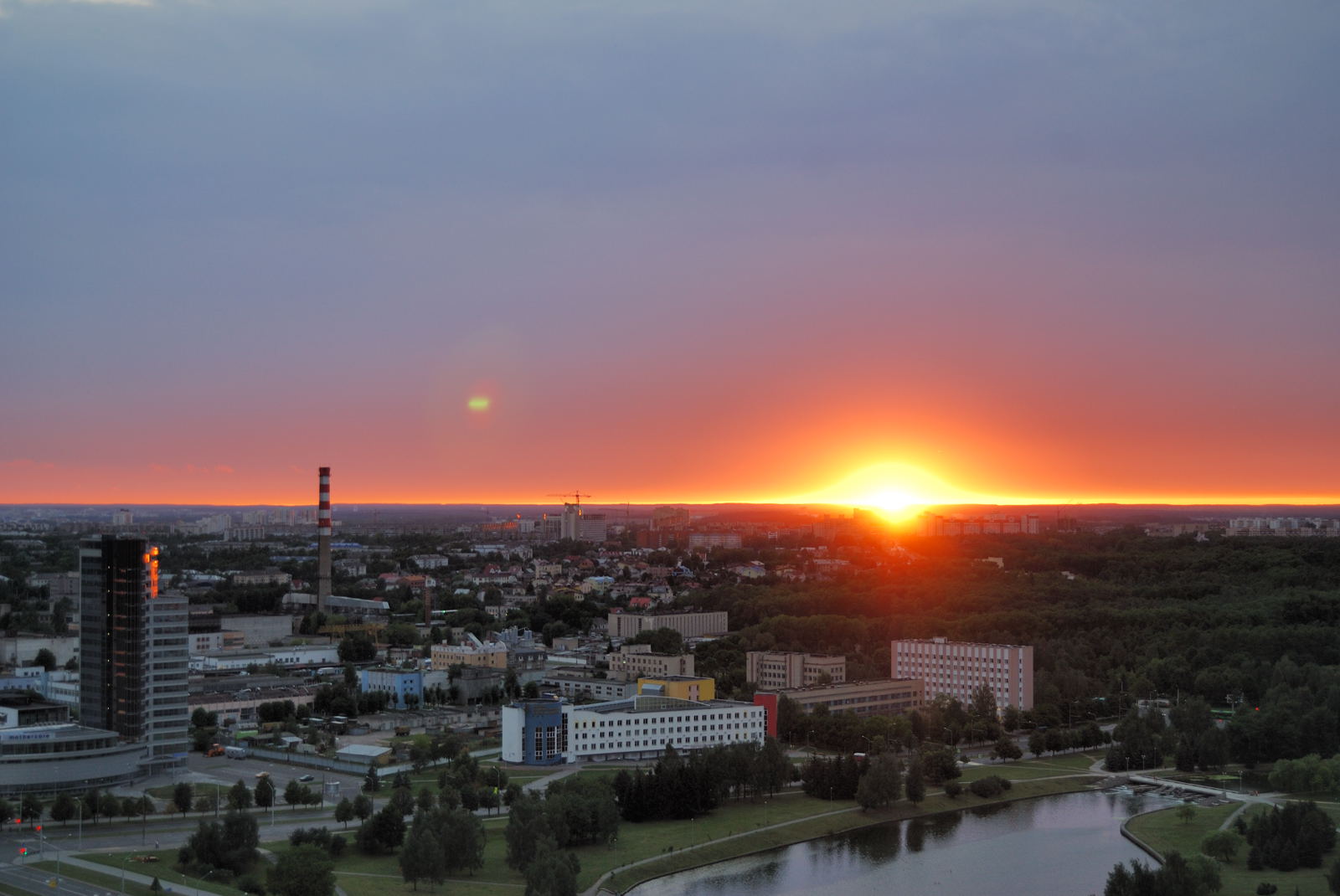 Пылающее солнце над Минском