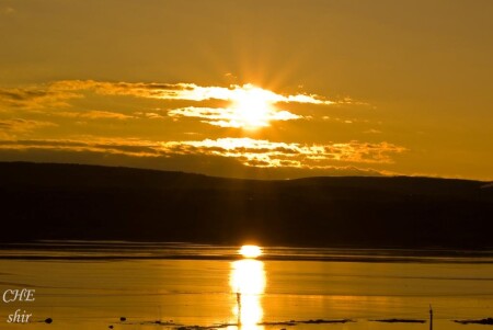 Дети Солнца выходят на закате