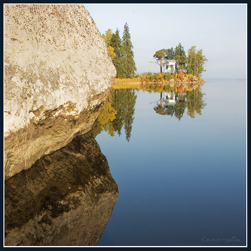 Осень в зеркало глядела...