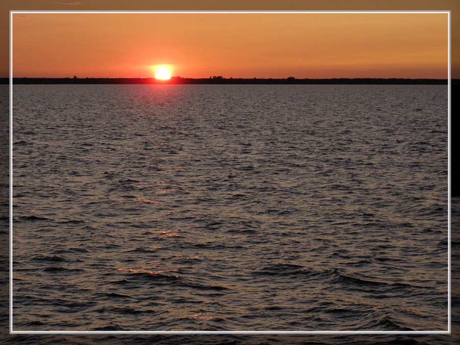 Закат на Рыбинском водохранилише