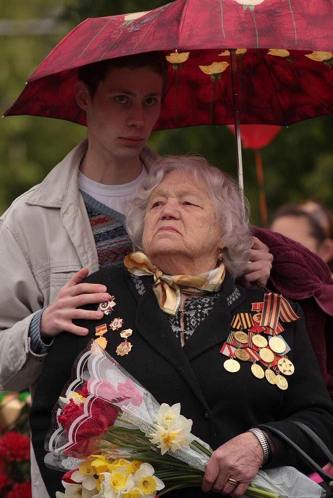 ...Поклонимся Великим тем годам