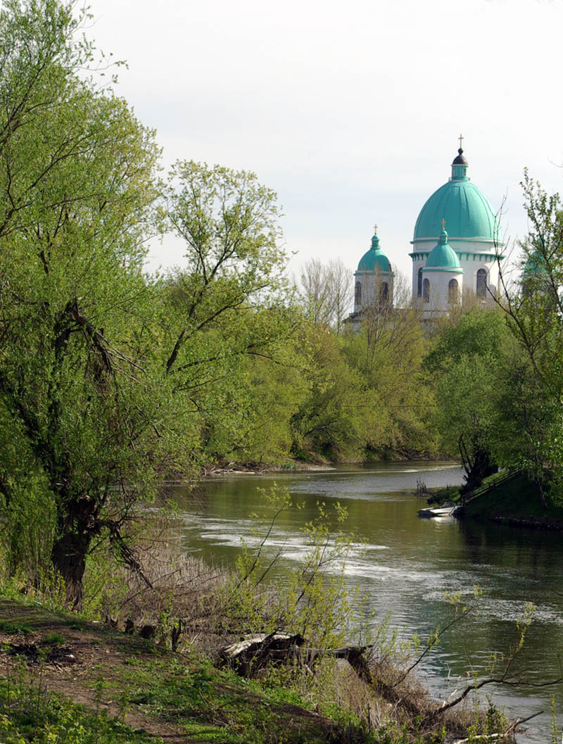 Весна нарядная.