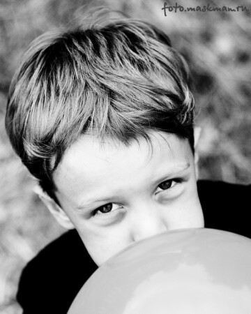 Мальчик с воздушным шариком