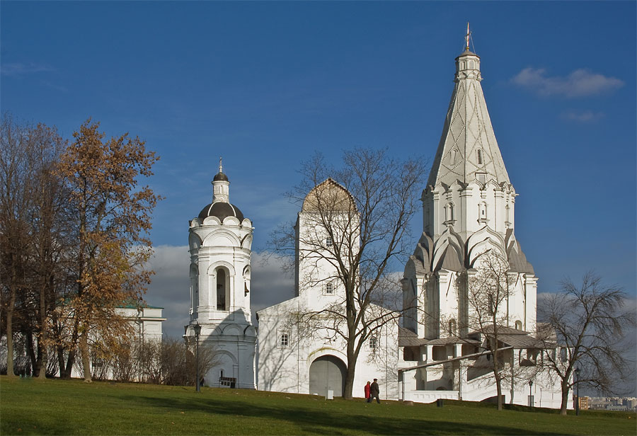 Белое на голубом.