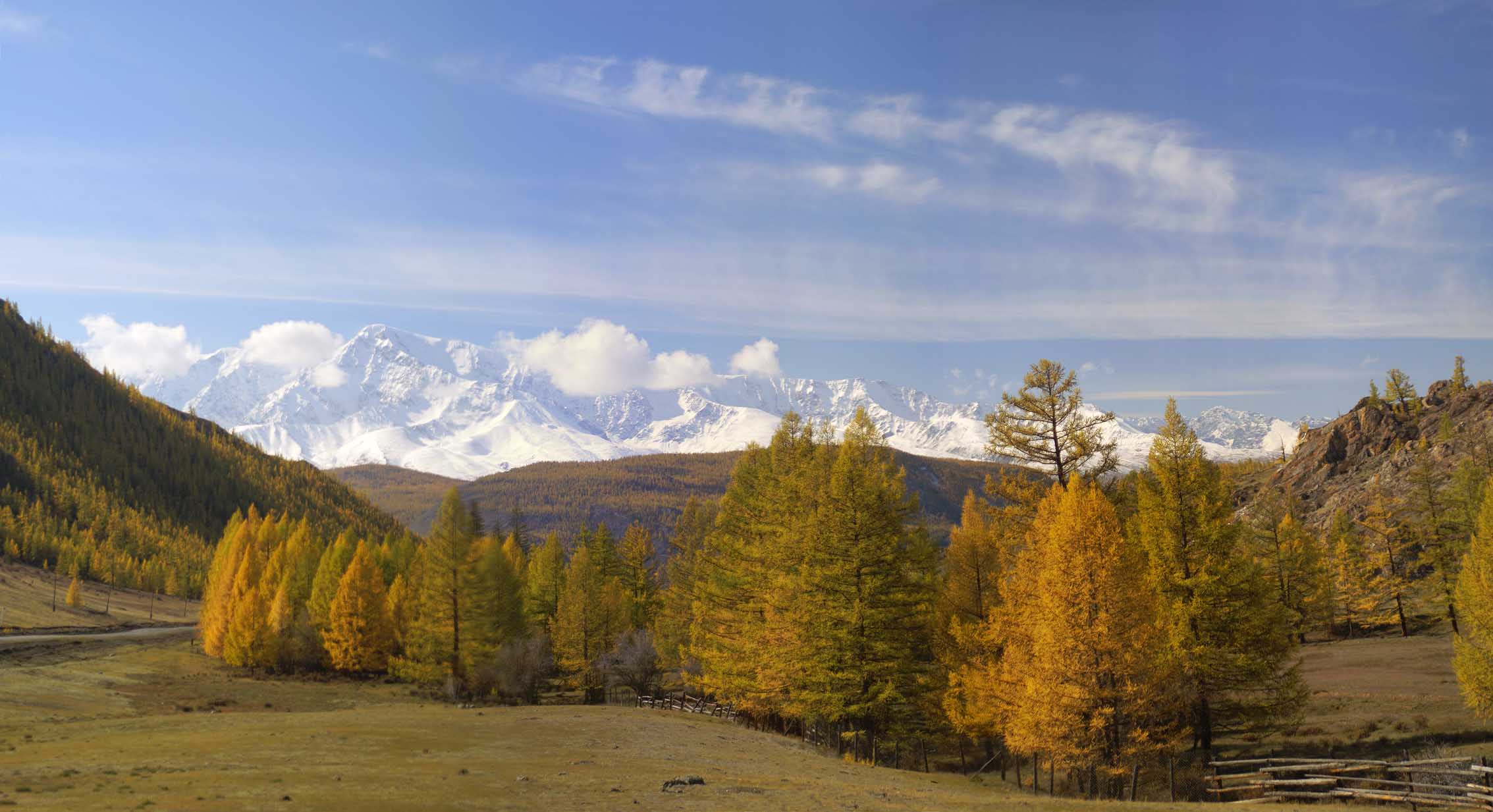 осень, в долине над белыми горами