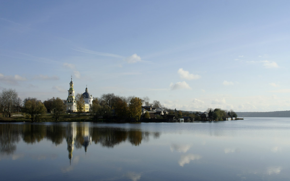 Отражаясь в зеркале воды