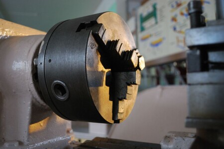 Трехкулачковый патрон.