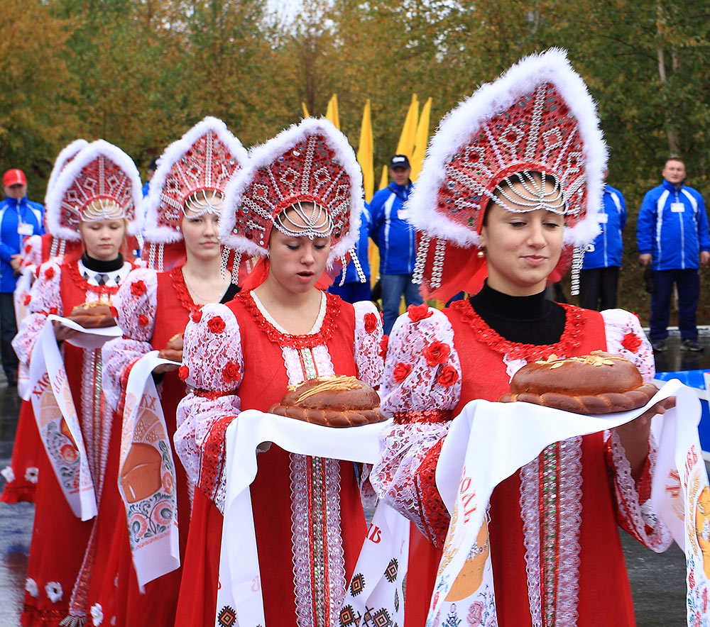 А вторая, кажется, надкусила...