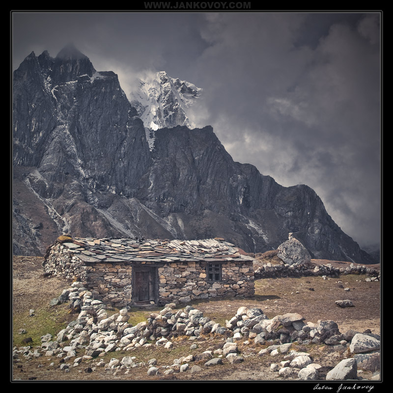 Из серии ТАКОЙ ЗАГАДОЧНЫЙ НЕПАЛ XII (Sherp`s House &amp; Taboche Peak (6367 m))