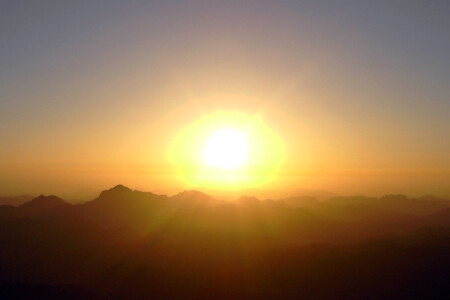 Рассвет на горе