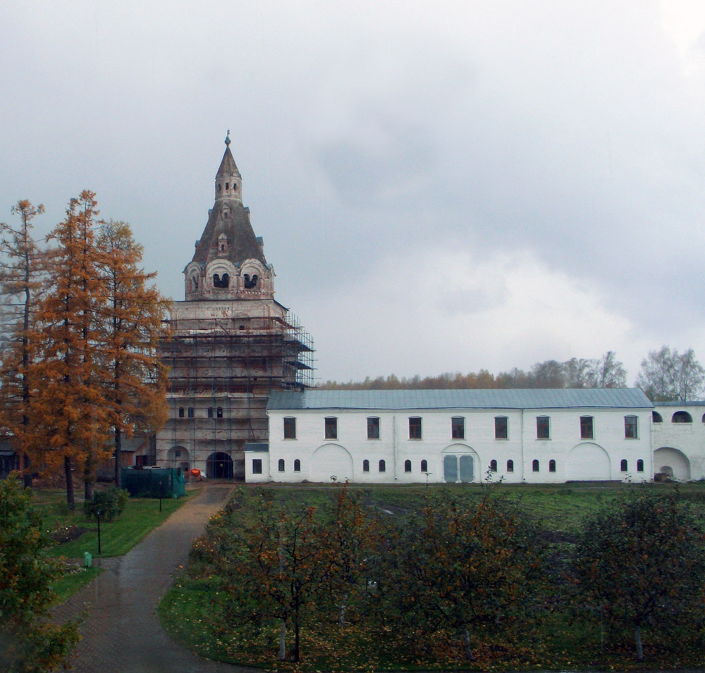 Дождь в монастыре