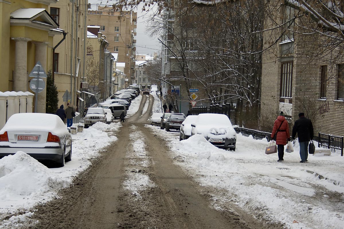 московская улочка после снегопада