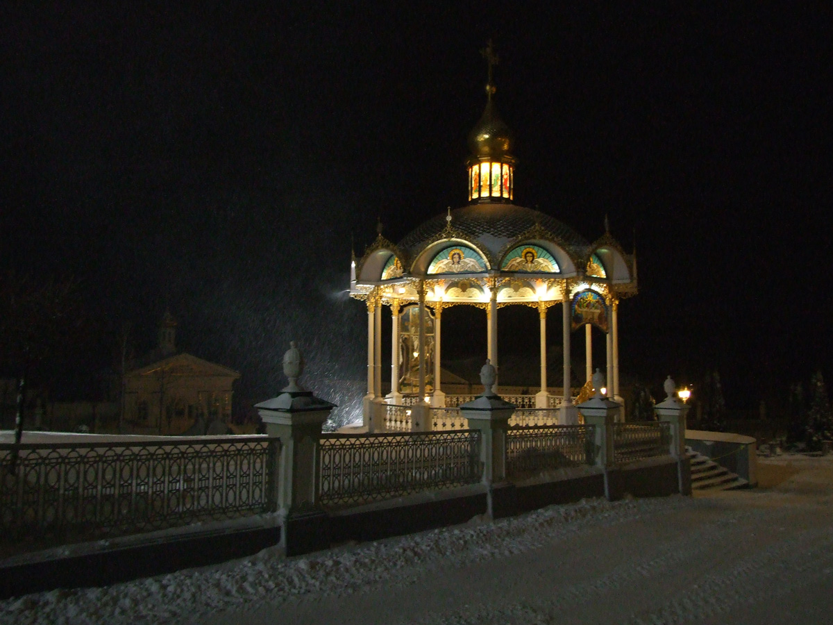 Летняя церковь. Почаевская Лавра зимой.