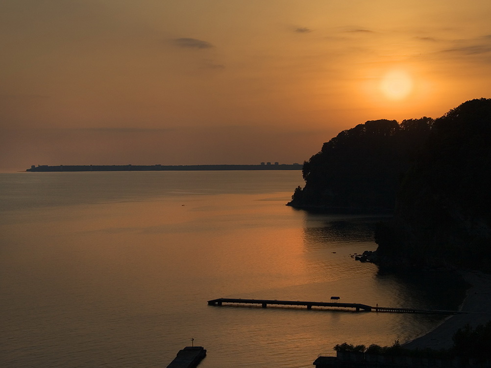 Оранжевое море, оранжевое небо