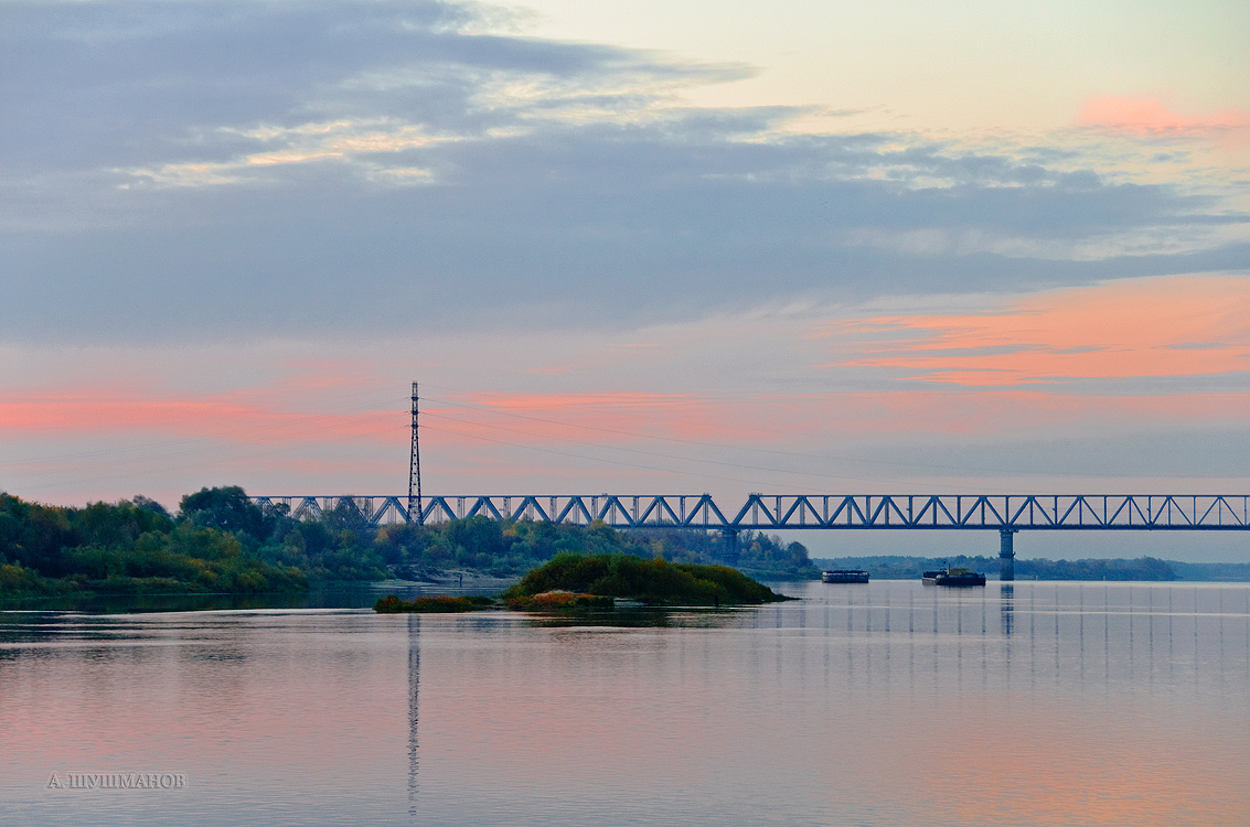 ВЗГЛЯД С ОДНОГО МОСТА НА ДРУГОЙ