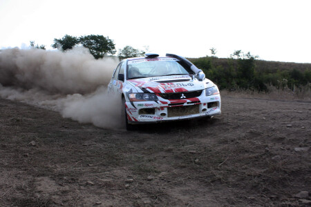 Создающий пыль