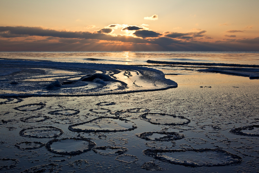 Море замерзает