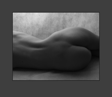 Женщина сзади.