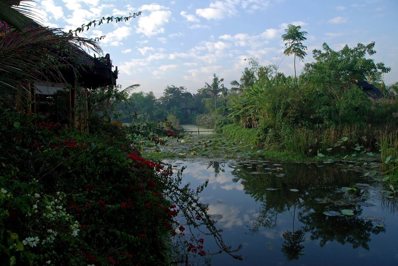 Inle. На восходе в отеле.