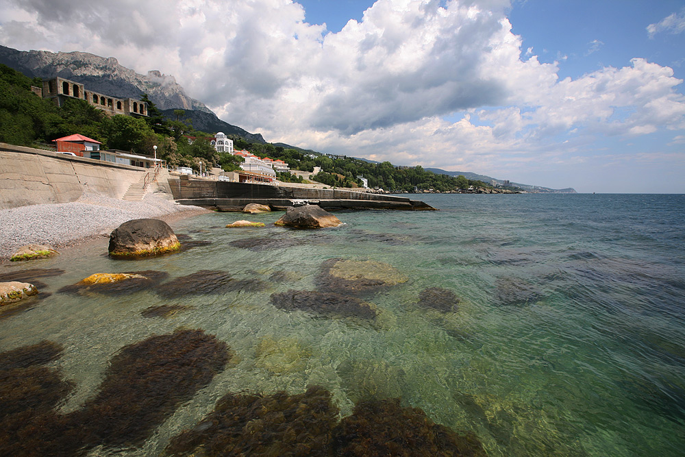 Ветренный день в Алупке.