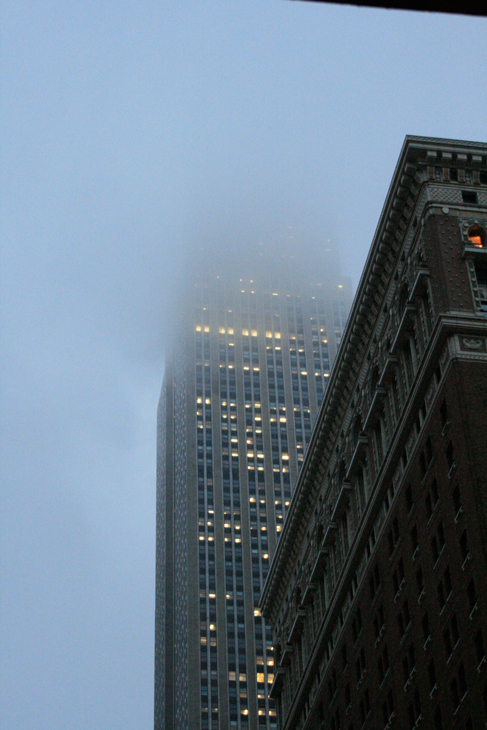 Empire State Building в тумане