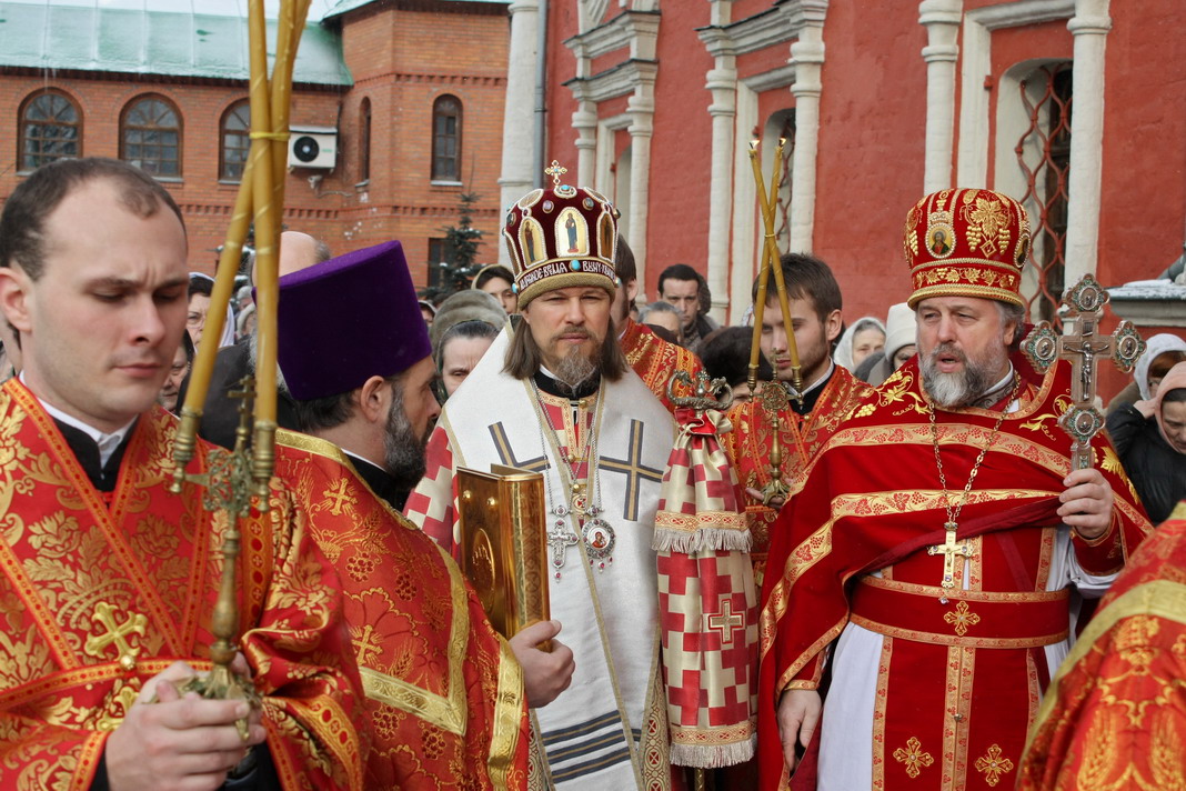 Крестный ход в ц. Архангела Михаила.