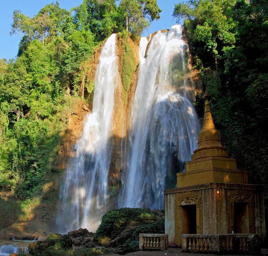  Anisakan waterfall.