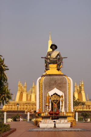 Vienchan, Thatluong square