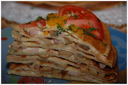 Кусочек блинчатого пирога