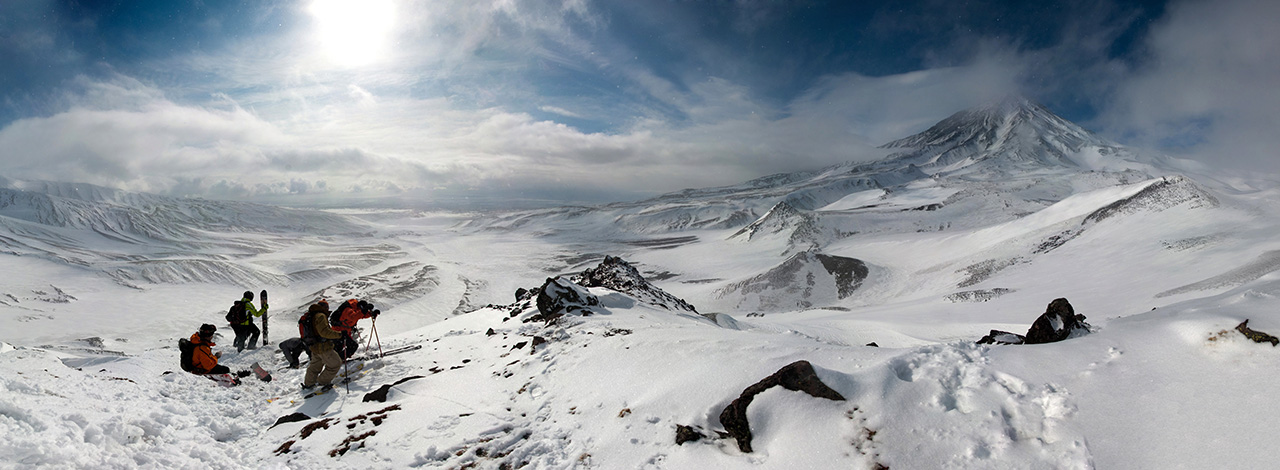 Панорама с верблюжей скалы, между вулакнами Апача и Коряка